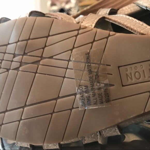 Kenneth Cole Gladiator Sandal - SZ 8.5 - Picture 5 of 7